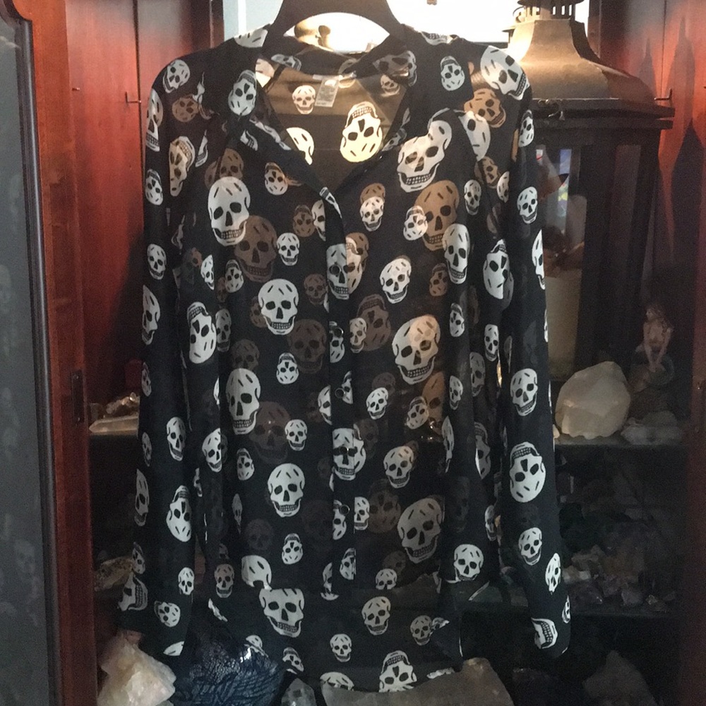 Skull blouse NWOT